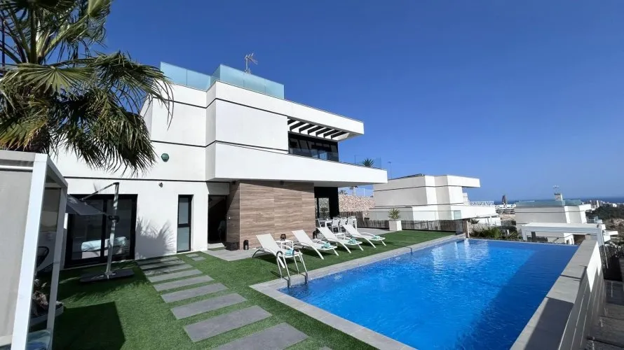 Villa de 3 dormitorios en Finestrat, Spain No. 687