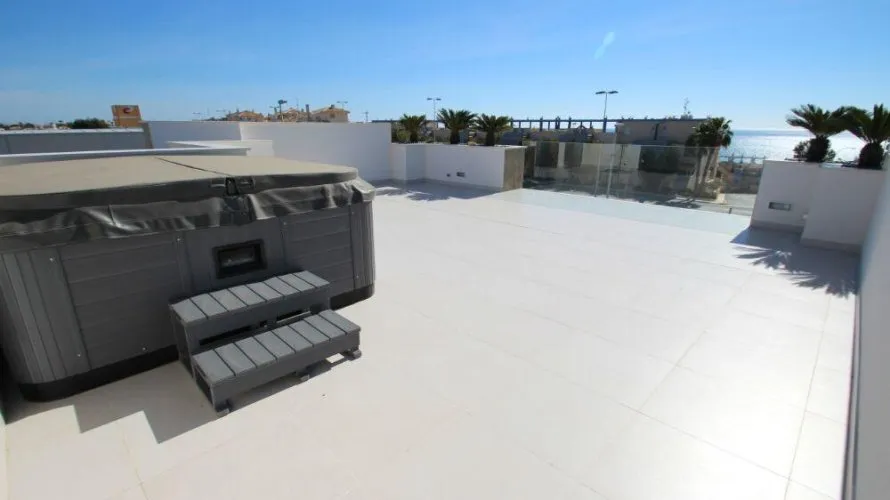 Villa de 4 dormitorios en Campoamor, Spain No. 572 № 12