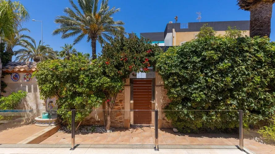 Villa de 4 dormitorios en Alicante, Spain No. 613 № 21