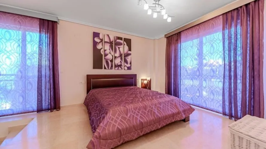 Villa de 5 dormitorios en Torrevieja, Spain No. 611 № 1