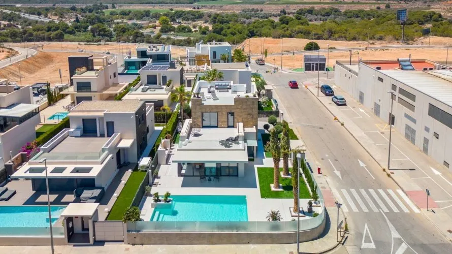 Villa de 4 dormitorios en Campoamor, Spain No. 589 № 21