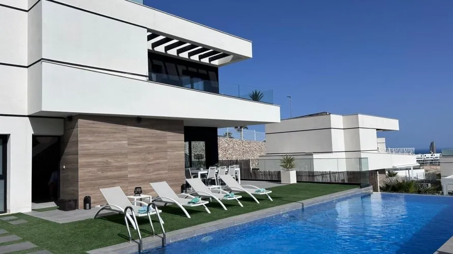 Villa de 3 dormitorios en Finestrat, Spain No. 687 № 2