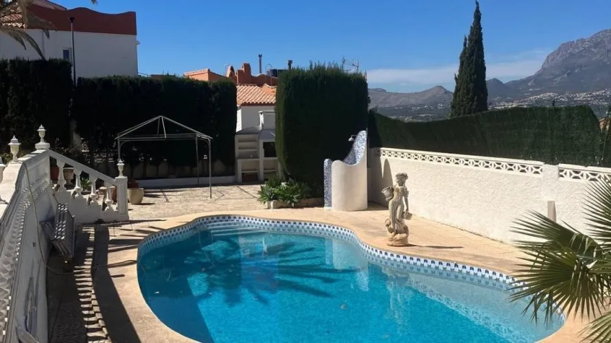 Villa de 4 dormitorios en Albir, Spain No. 566 № 1