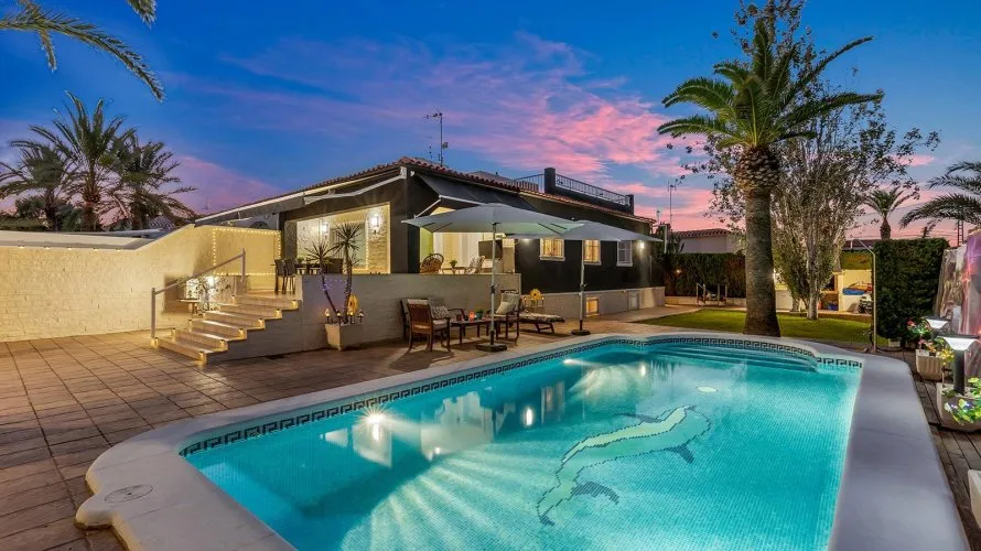 Villa de 4 dormitorios en Torrevieja, Spain No. 639 № 8