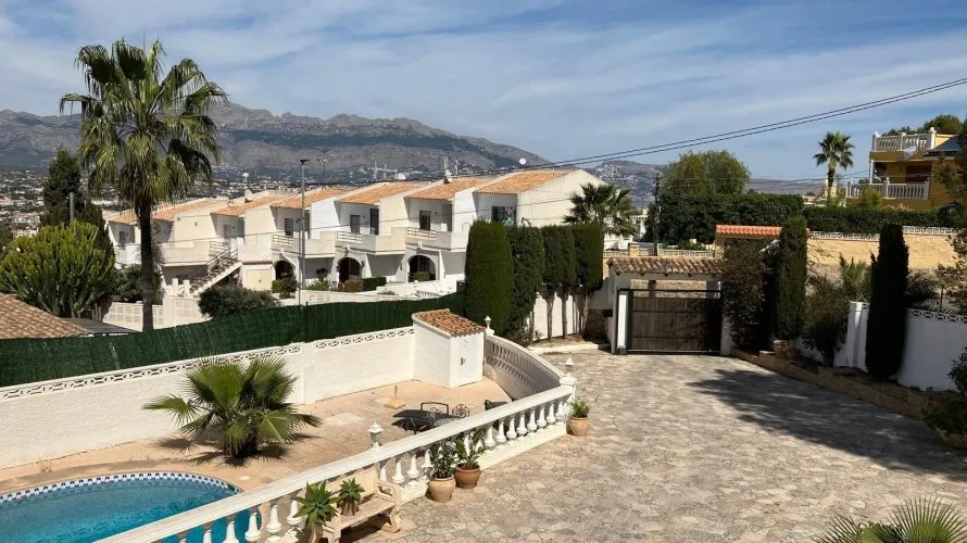 Villa de 4 dormitorios en Albir, Spain No. 566 № 16