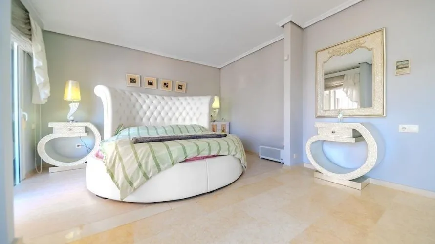 Villa de 5 dormitorios en Torrevieja, Spain No. 611 № 15
