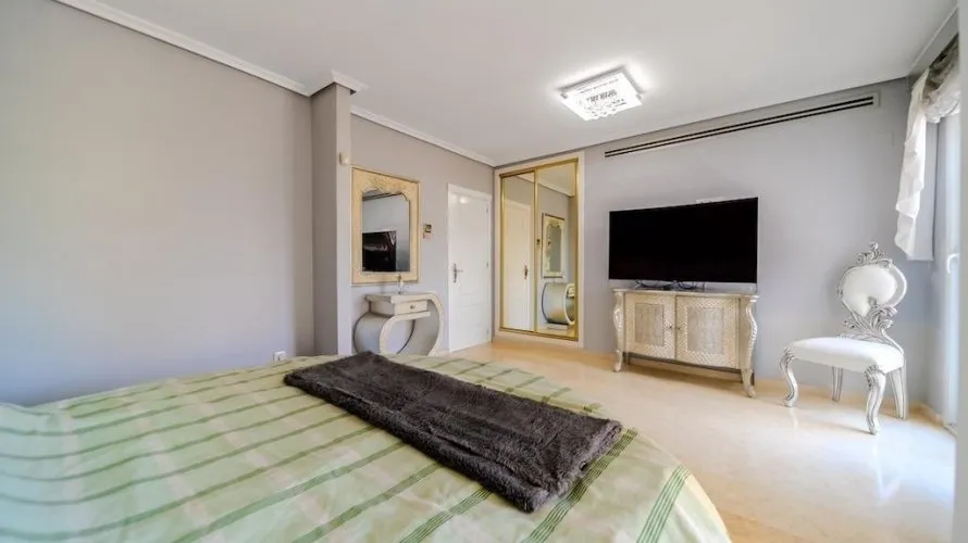 Villa de 5 dormitorios en Torrevieja, Spain No. 611 № 17