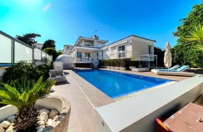 Villa de 5 dormitorios en Torrevieja, Spain No. 611