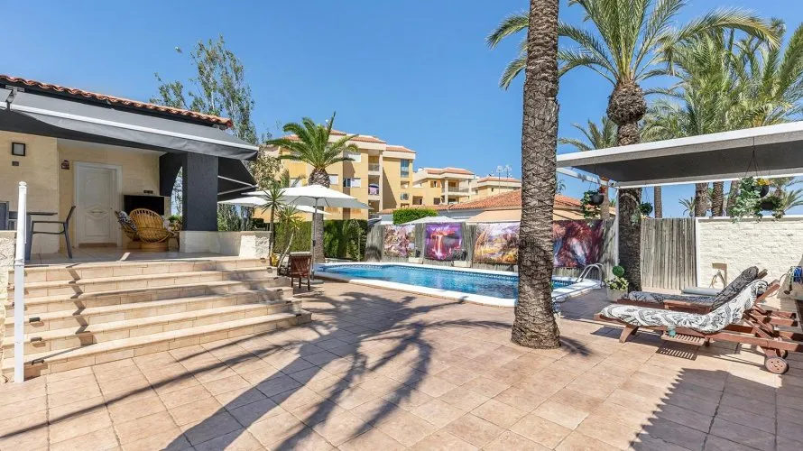 Villa de 4 dormitorios en Torrevieja, Spain No. 639 № 28