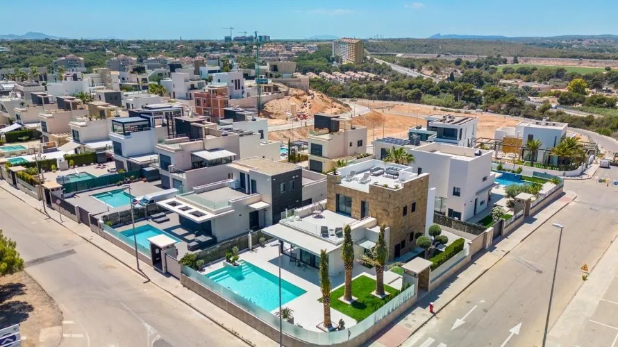Villa de 4 dormitorios en Campoamor, Spain No. 589 № 26