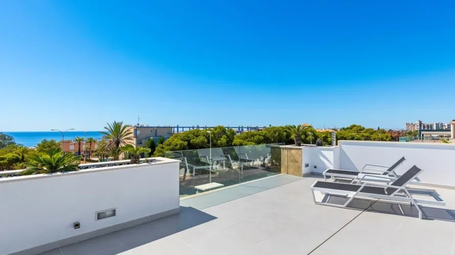 Villa de 4 dormitorios en Campoamor, Spain No. 589 № 19