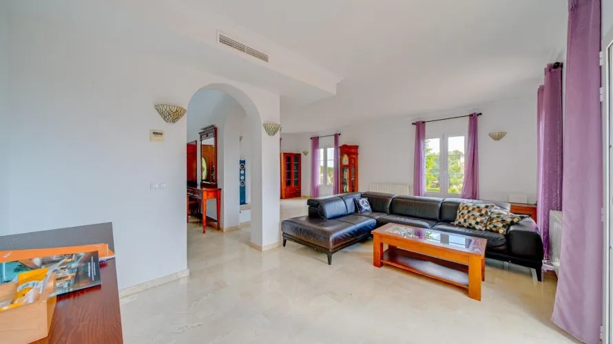 Villa de 4 dormitorios en Finestrat, Spain No. 427 № 24