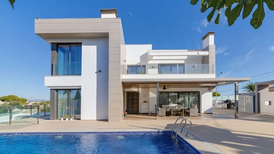 Villa de 461m² en Torrevieja, España No. 652 № 26