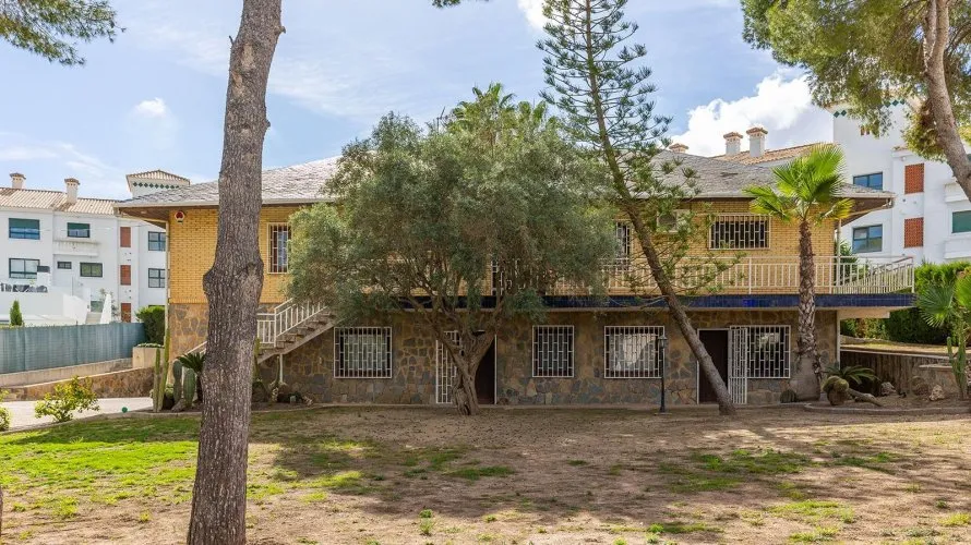 Villa de 5 dormitorios en Campoamor, Spain No. 661 № 11