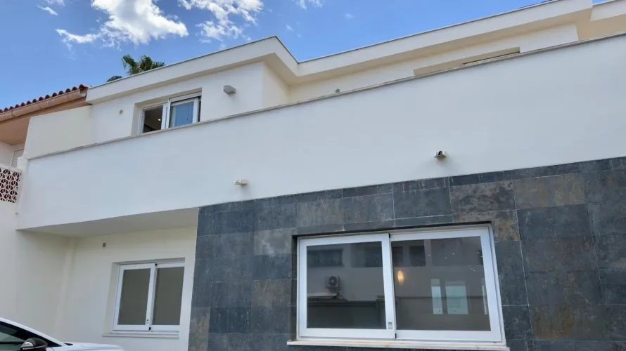 Сasa de 4 dormitorios en Albir, España No. 711 № 14
