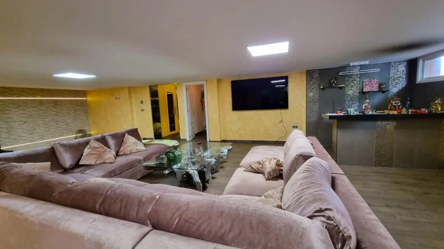Villa de 239m² en Torrevieja, Spain No. 426 № 8