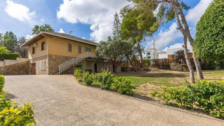 Villa de 5 dormitorios en Campoamor, Spain No. 661 № 15