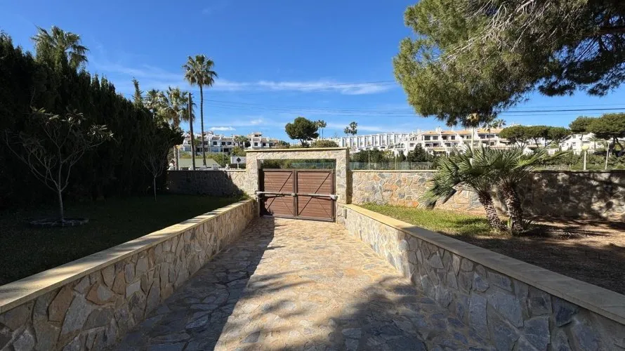 Villa de 3 dormitorios en Cabo Roig, España No. 406 № 24