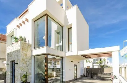 Villa de 3 dormitorios en Ciudad Quesada, Spain No. 451