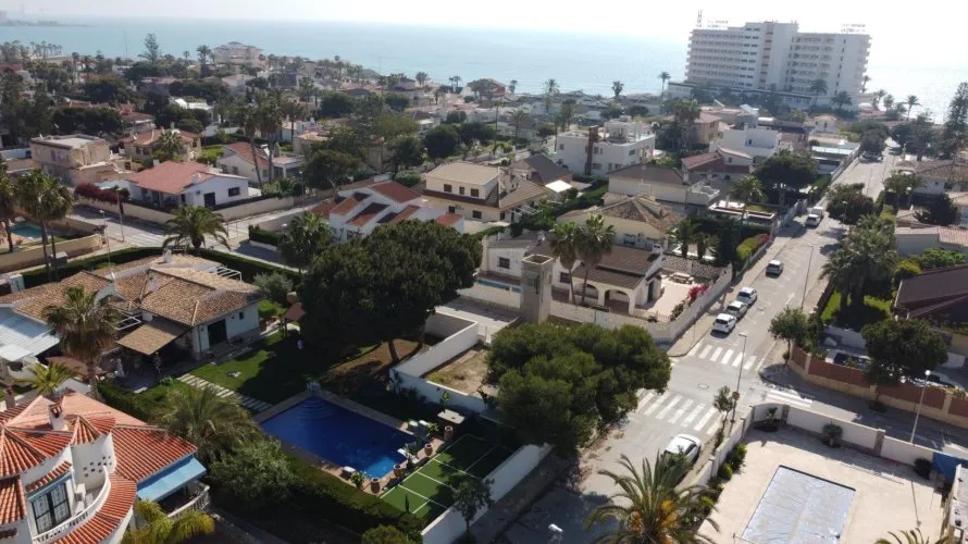 Villa de 4 dormitorios en La Zenia, Spain No. 443 № 2
