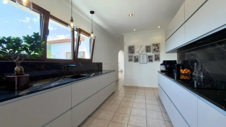 Villa de 500m² en Altea, España No. 706 № 14