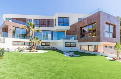 Villa de 4 dormitorios en Benidorm, Spain No. 519