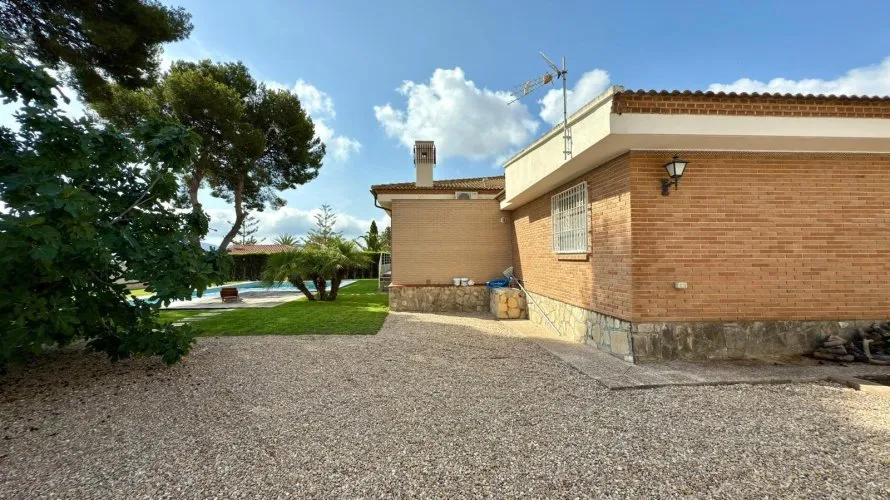 Villa de 3 dormitorios en La Nucia, Spain No. 429 № 1