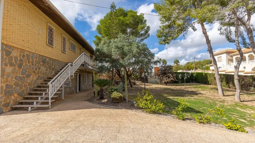 Villa de 5 dormitorios en Campoamor, Spain No. 661 № 16