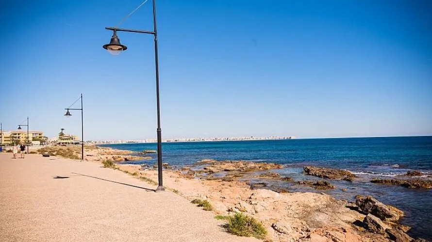 Villa de 4 dormitorios en Torrevieja, Spain No. 509 № 3