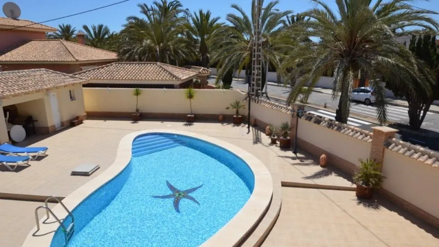 Villa de 276m² en Cabo Roig, Spain No. 439 № 27