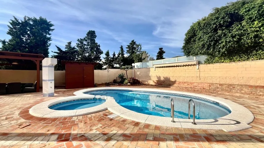 Villa de 4 dormitorios en Torrevieja, Spain No. 424 № 3