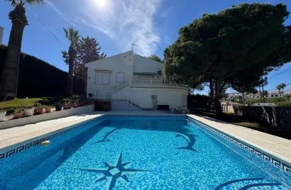 Villa de 3 dormitorios en Cabo Roig, Spain No. 406