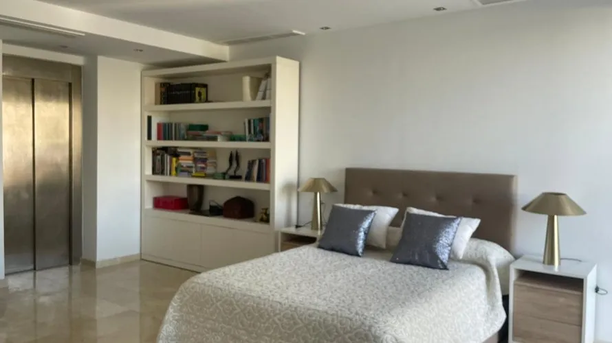 Villa de 5 dormitorios en Alicante, España No. 739 № 25