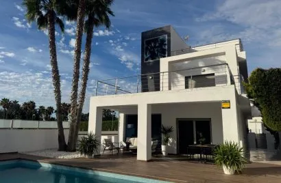Villa de 5 dormitorios en Alicante, España No. 739