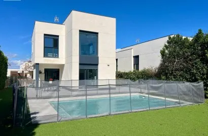 Villa de 3 dormitorios en Bétera, España No. 755