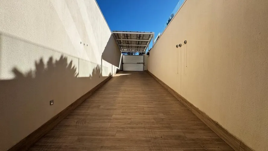 Villa de 4 dormitorios en Campoamor, España No. 747 № 1