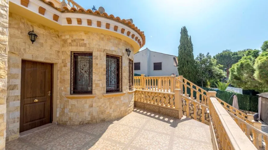 Villa de 4 dormitorios en Campoamor, España No. 761 № 4
