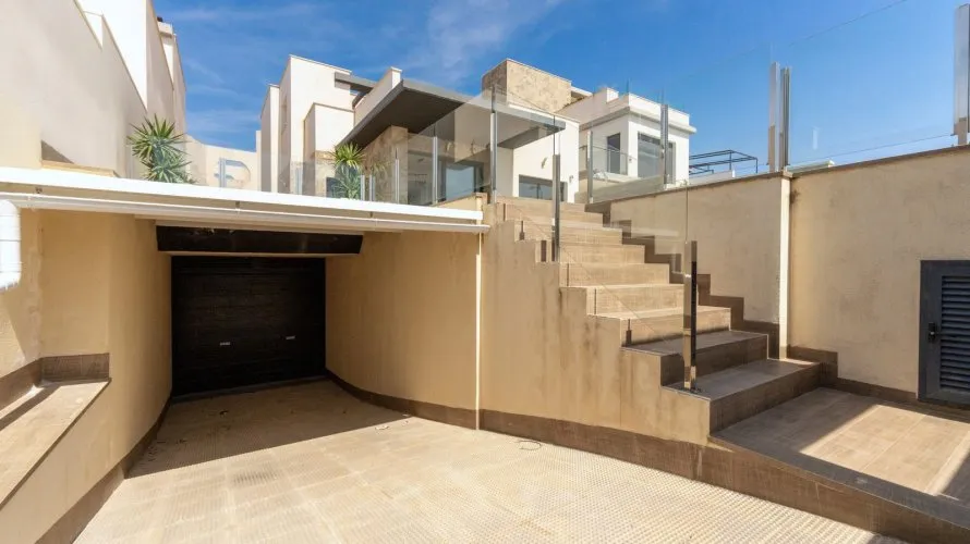 Villa de 210m² en San Miguel de Salinas, España No. 790 № 8