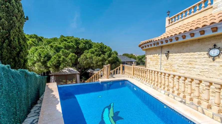 Villa de 4 dormitorios en Campoamor, España No. 761 № 2