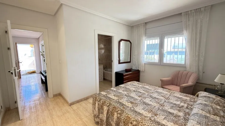 Villa de 4 dormitorios en La Manga del Mar Menor, España No. 769 № 3