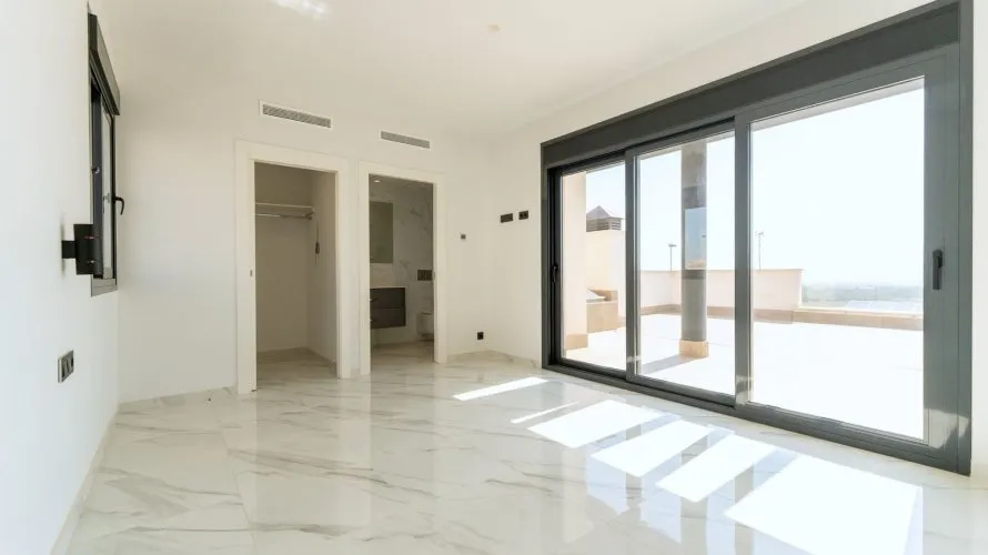 Villa de 210m² en San Miguel de Salinas, España No. 790 № 17