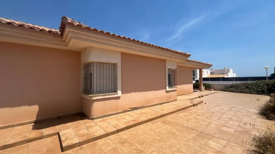 Villa de 4 dormitorios en La Manga del Mar Menor, España No. 769 № 24