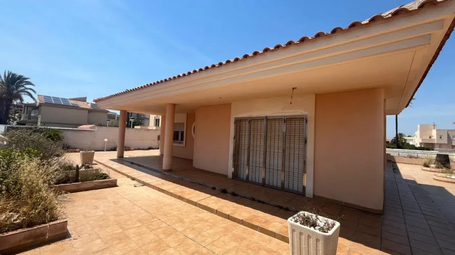 Villa de 4 dormitorios en La Manga del Mar Menor, España No. 769 № 27
