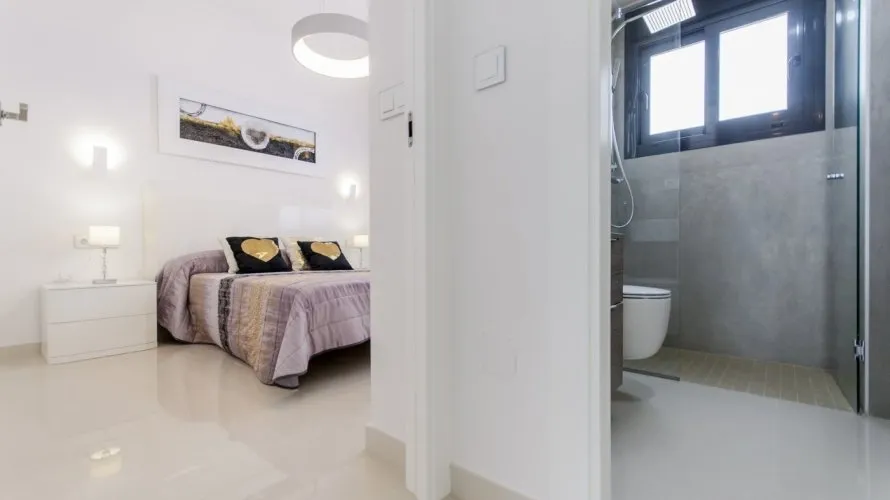 Villa de 4 dormitorios en San Miguel de Salinas, España No. 845 № 10