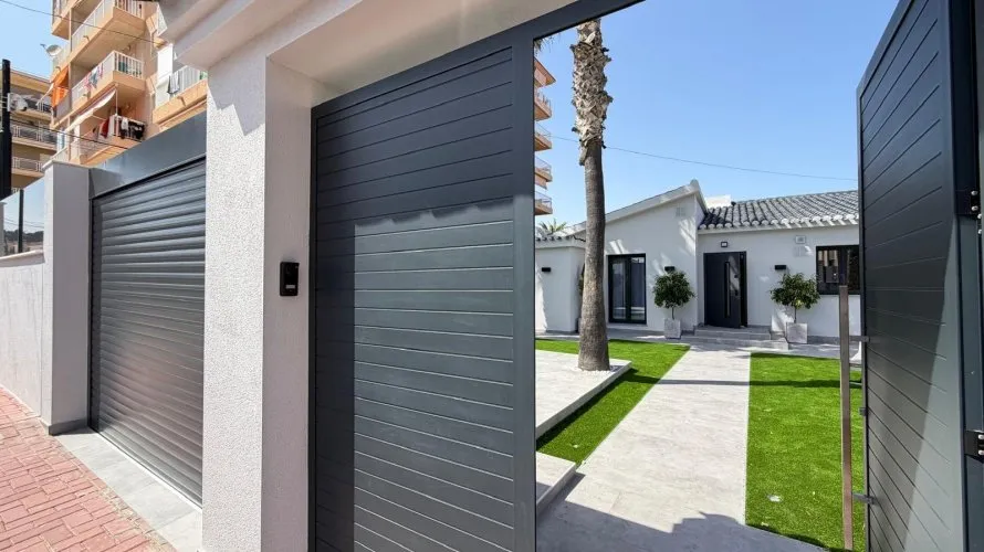 Villa de 4 dormitorios en Torrevieja, España No. 844