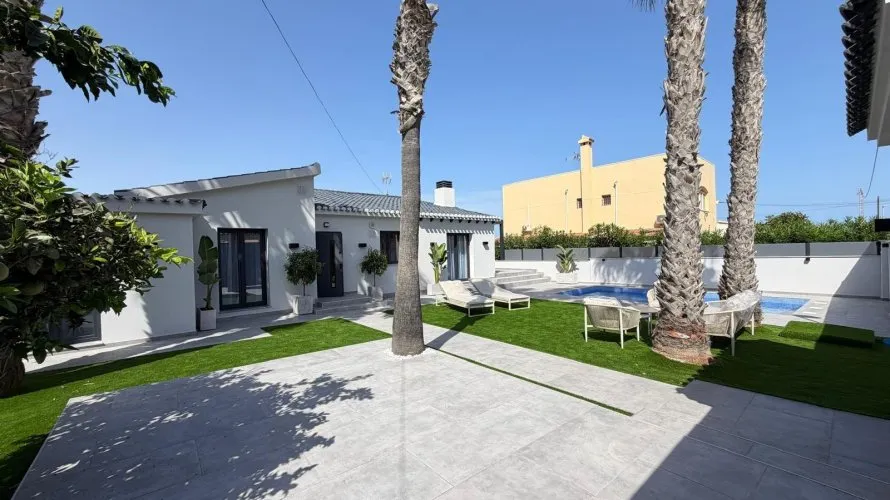 Villa de 4 dormitorios en Torrevieja, España No. 844 № 3