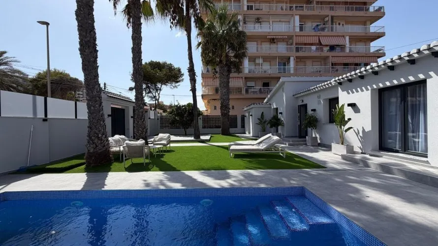 Villa de 4 dormitorios en Torrevieja, España No. 844 № 10