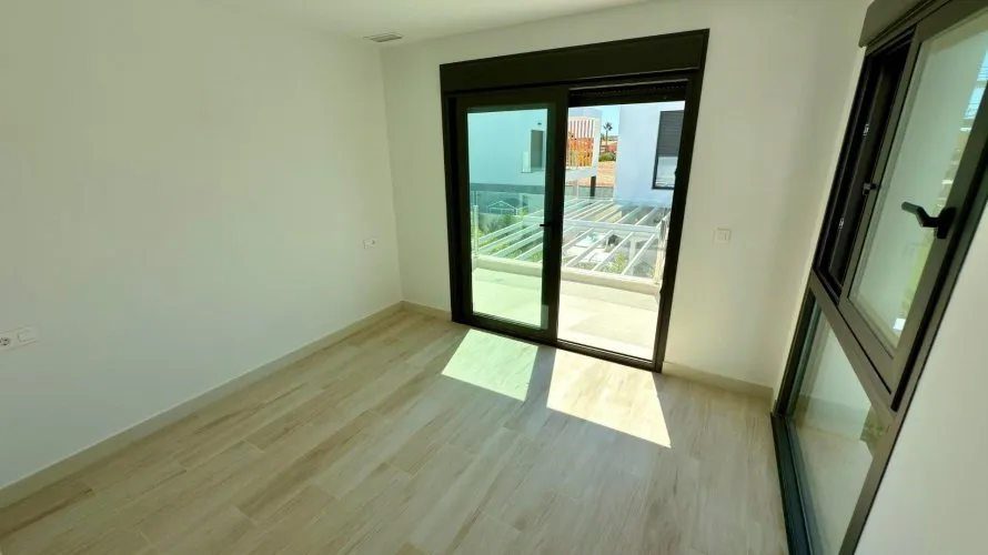 Villa de 4 dormitorios en Mutxamel, España No. 846 № 13