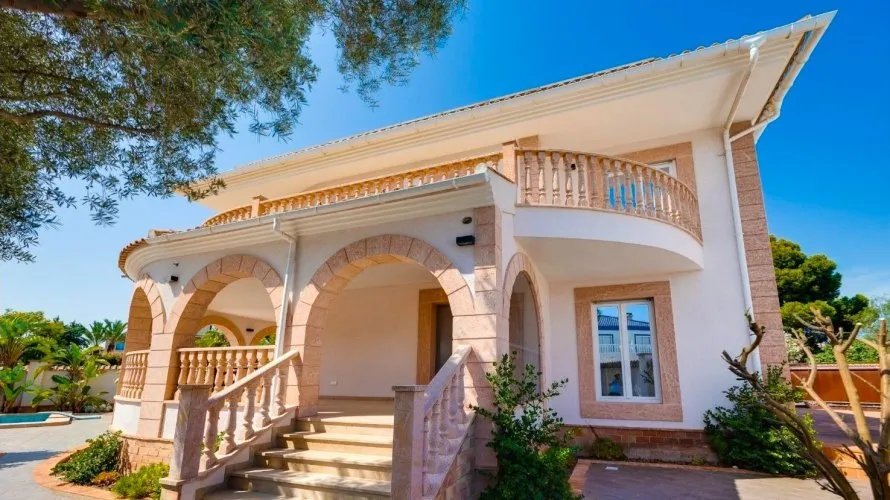 Villa de 4 dormitorios en Rojales, España No. 850