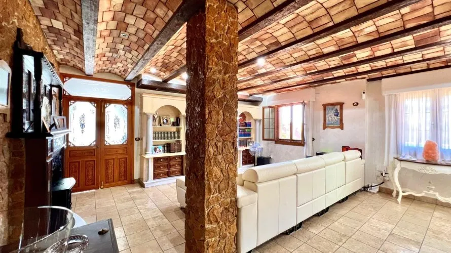 Villa de 4 dormitorios en Almoradí, España No. 882 № 1